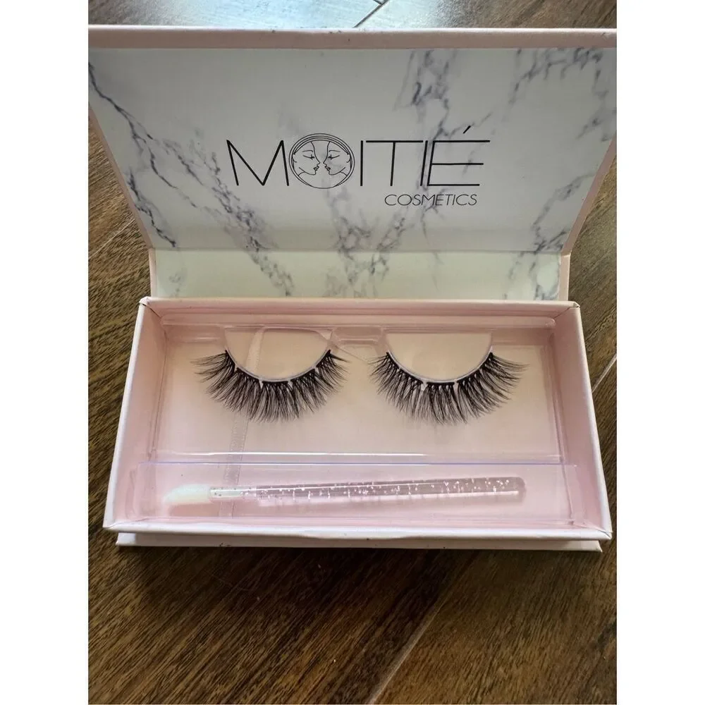 Moite Light Glam False Eyelashes NIB